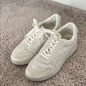 Universal Thread Grey and White Textured Platform Sneakers